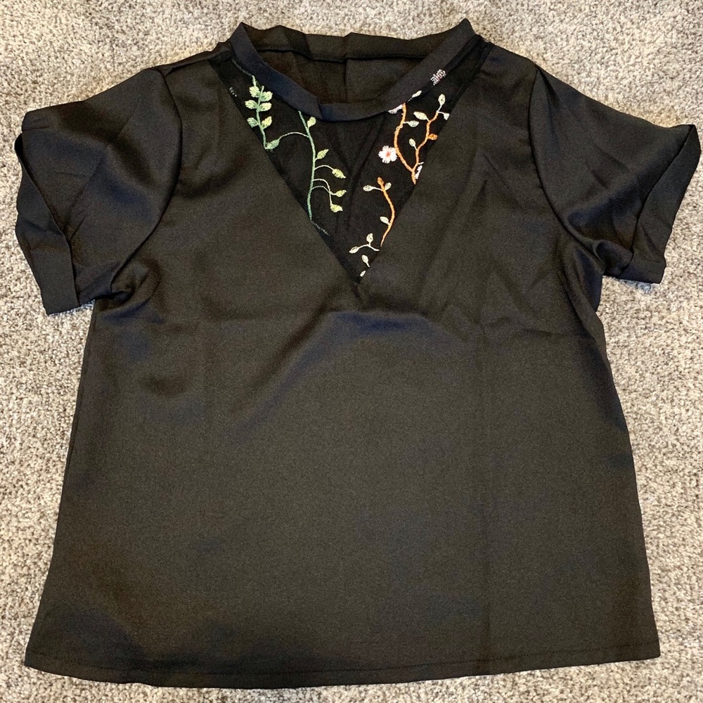 Boxy Cut Out Short Sleeve Round Neck Tshirt Blouse - Picture 2 of 5